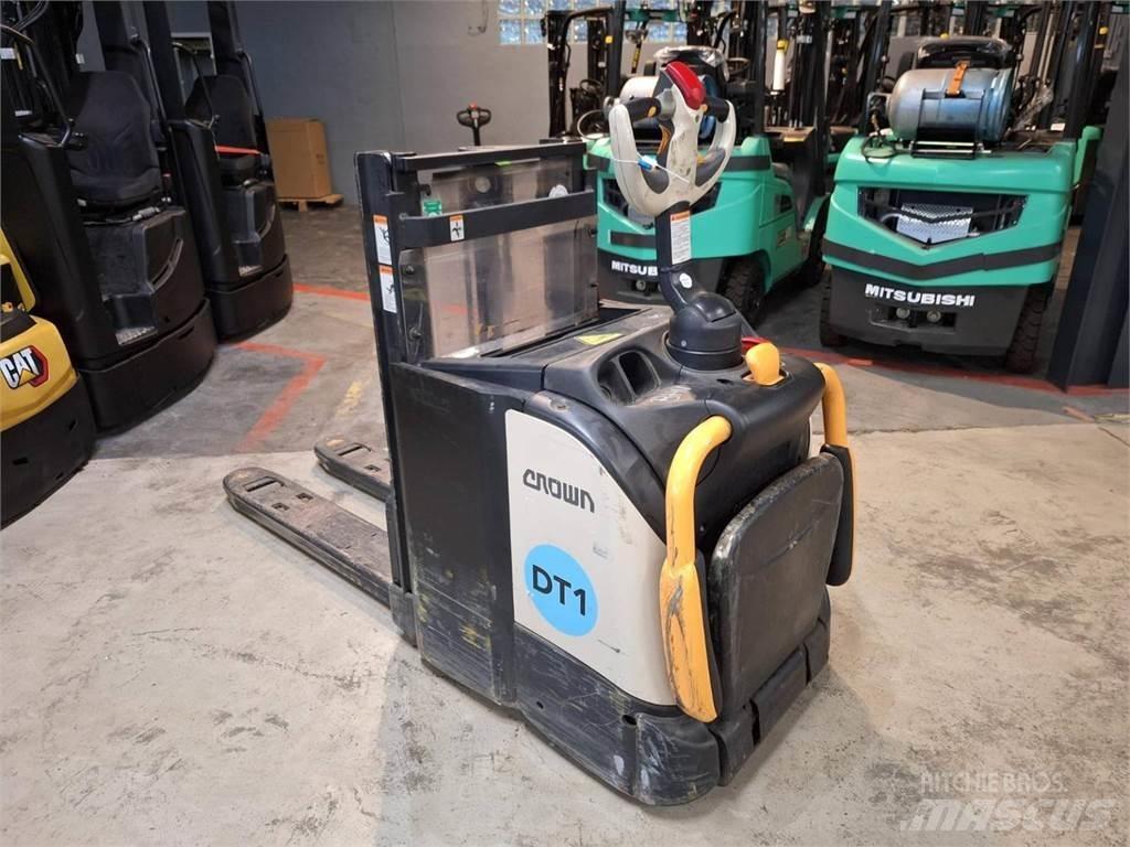 Crown DT3040 Ajettavat pinoamisvaunut