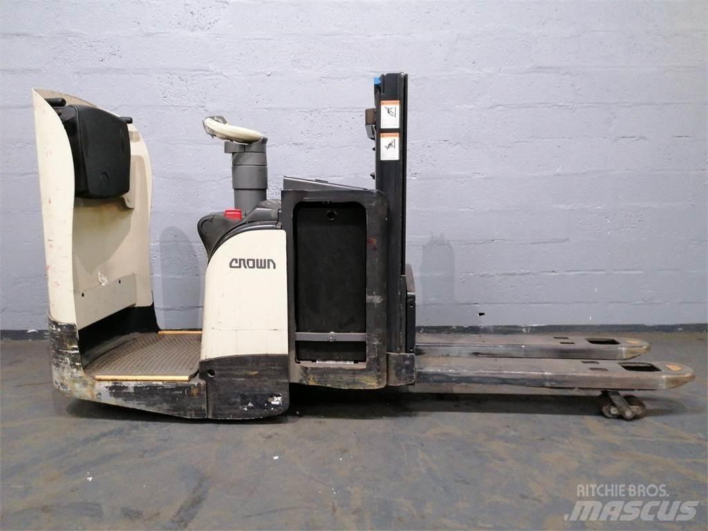 Crown DT3040 Ajettavat pinoamisvaunut