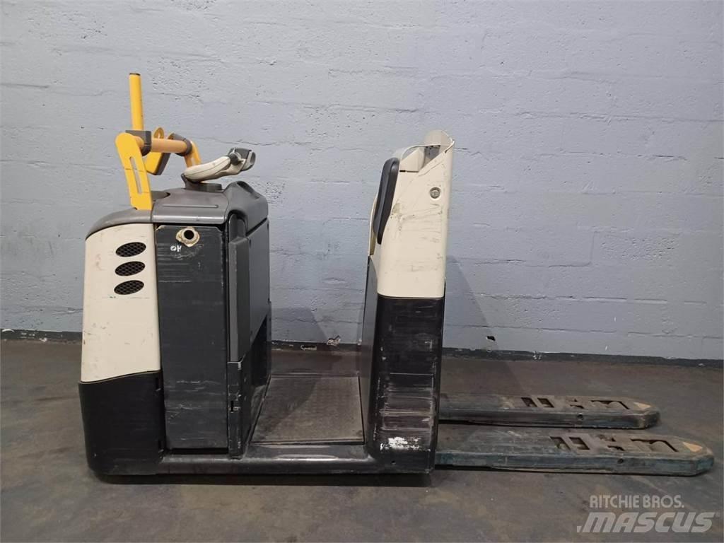 Crown GPC3020 Matalakeräilytrukit