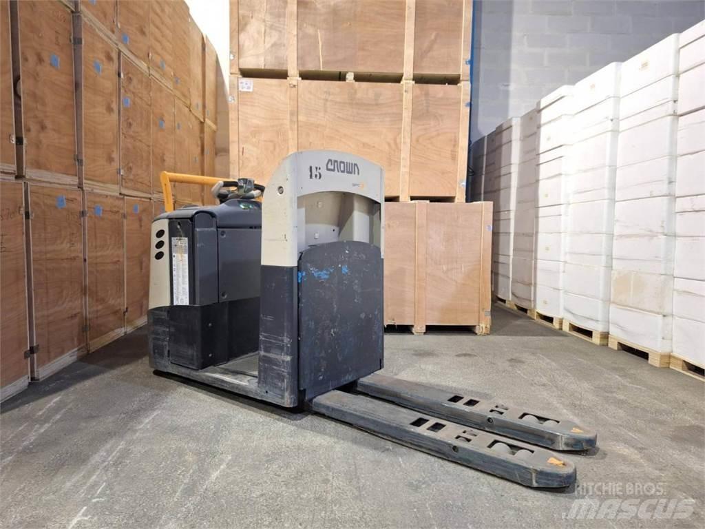Crown GPC3020 Matalakeräilytrukit