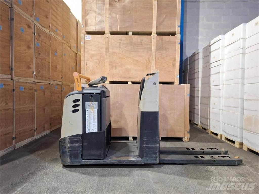 Crown GPC3020 Matalakeräilytrukit