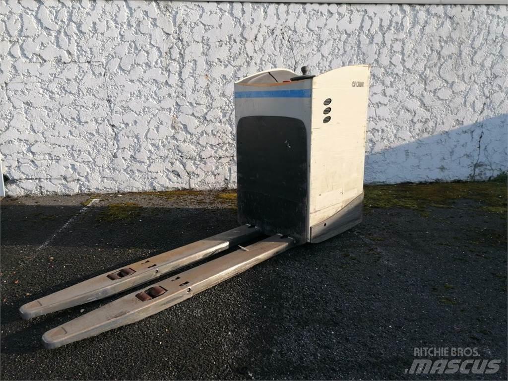 Crown RT4000 Ajettavat pinoamisvaunut