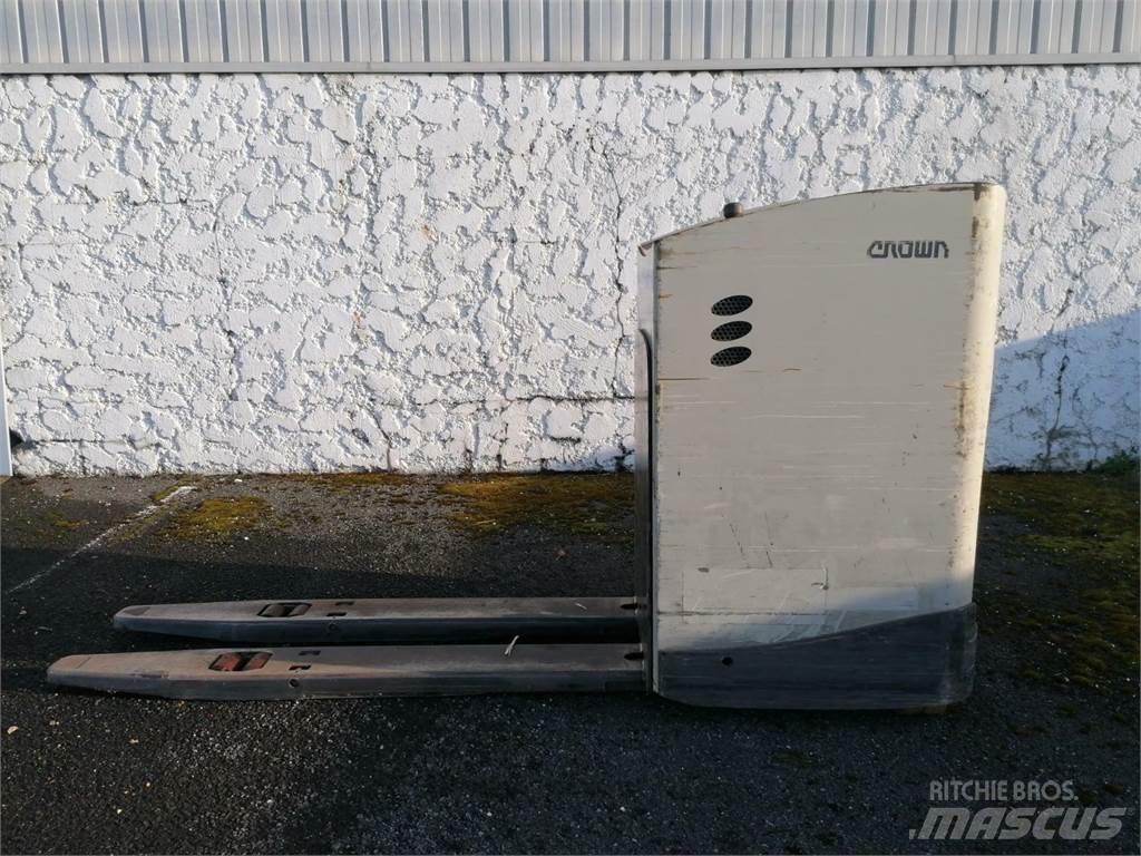 Crown RT4000 Ajettavat pinoamisvaunut