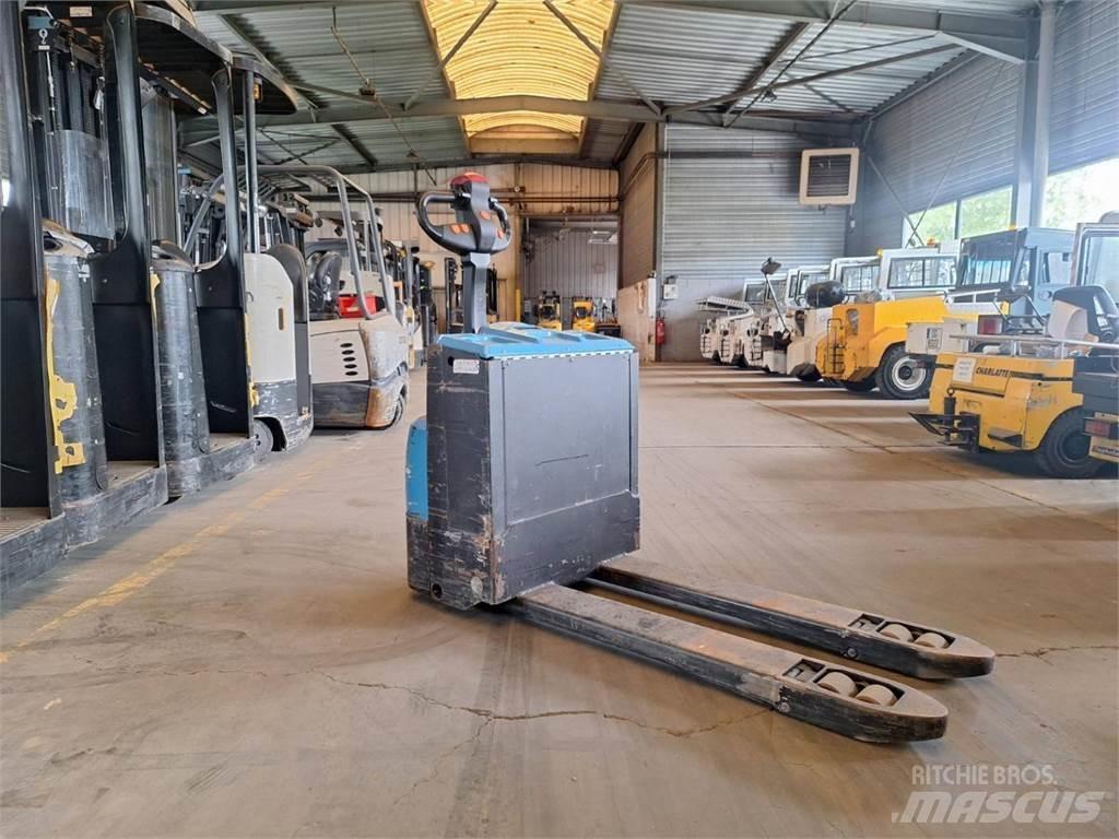 Heli CBD20-150 Käyden ajettavat pinoamistrukit