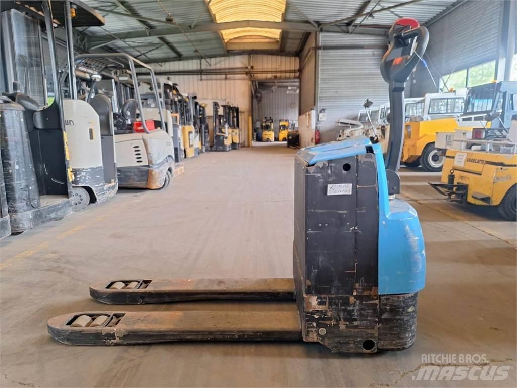 Heli CBD20-150 Käyden ajettavat pinoamistrukit
