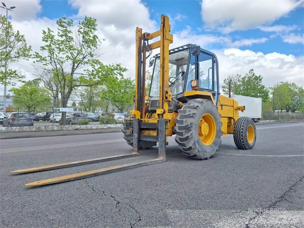 JCB 930-2 Maastotrukit