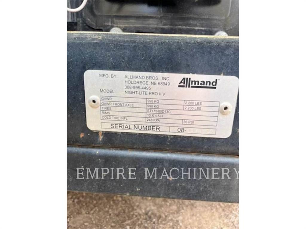 Allmand LT-NLPRIIV Valopylväät