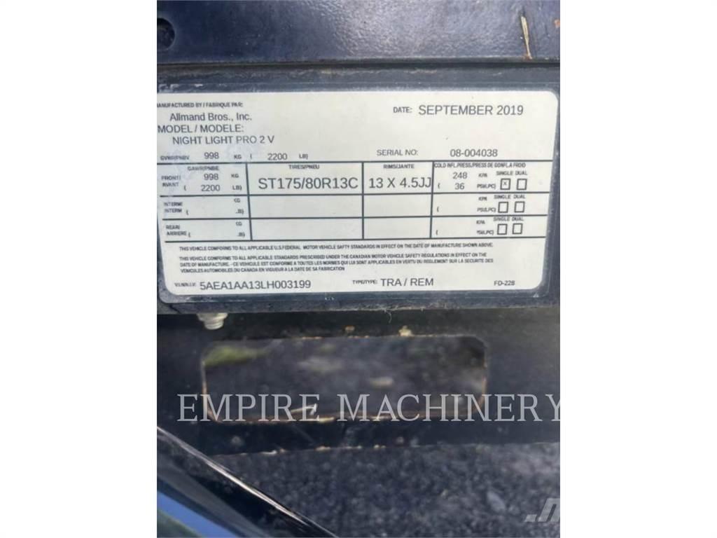 Allmand LT-NLPRIIV Valopylväät