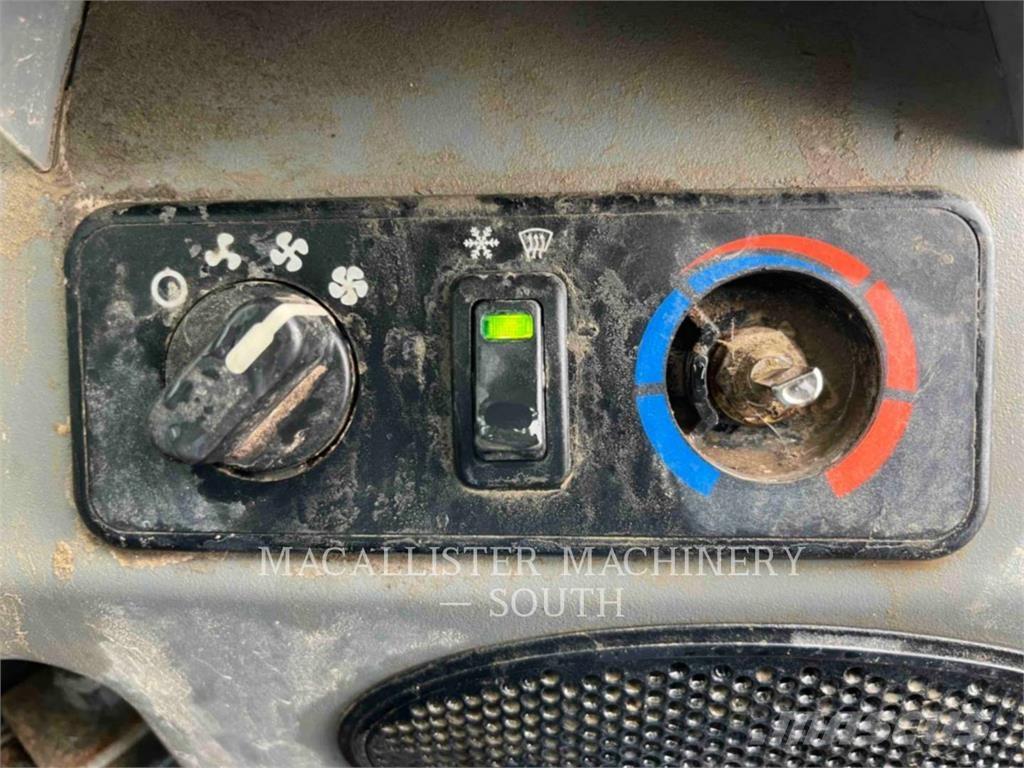 Bobcat T740 Telakuormaajat