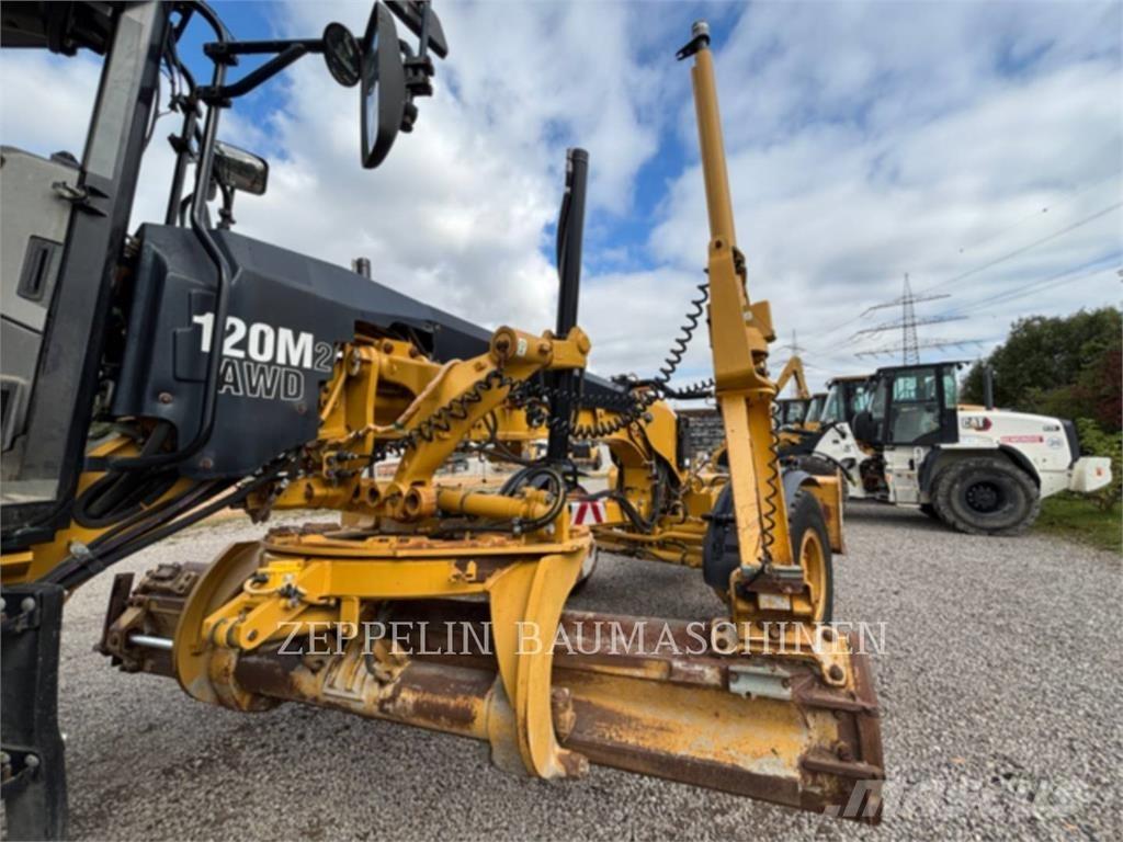 CAT 120M Tiehöylät