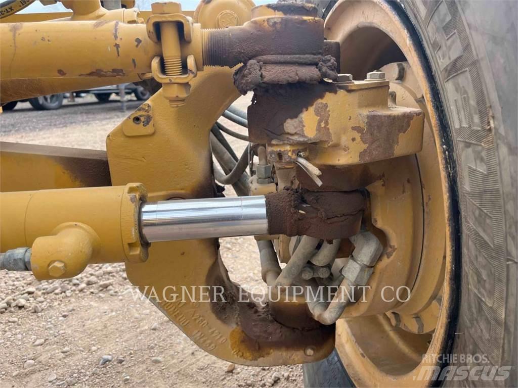 CAT 120M AWD Tiehöylät