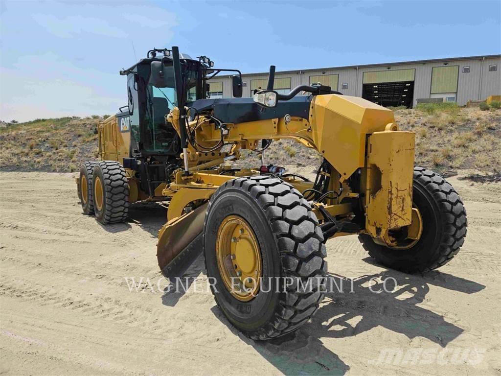 CAT 120M2 AWD Tiehöylät