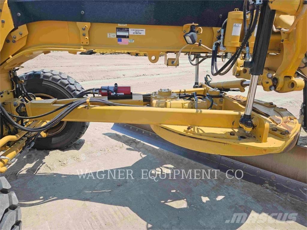 CAT 120M2 AWD Tiehöylät