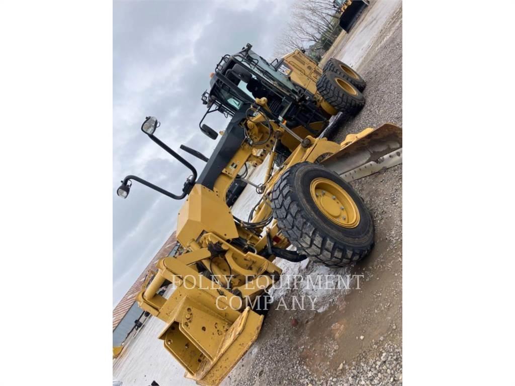 CAT 120M2AWD Tiehöylät
