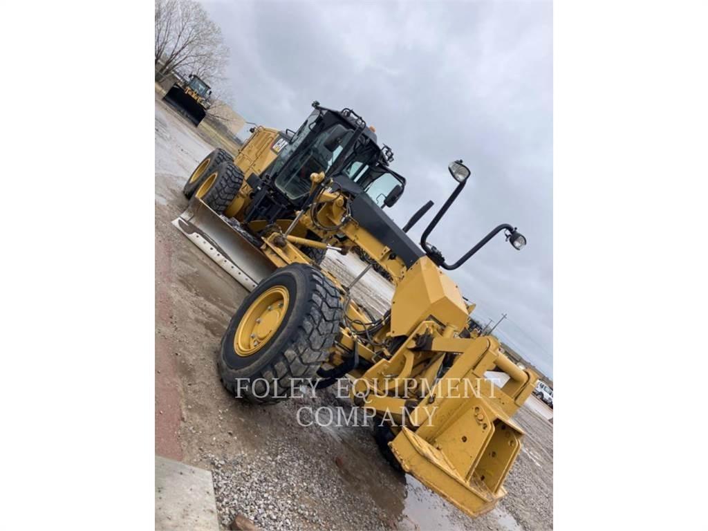 CAT 120M2AWD Tiehöylät