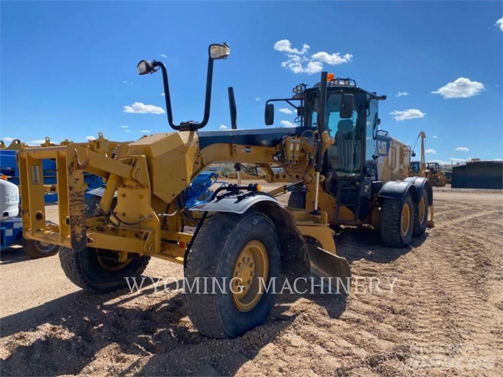 CAT 12M 3 Tiehöylät