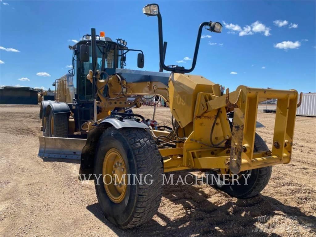 CAT 12M 3 Tiehöylät