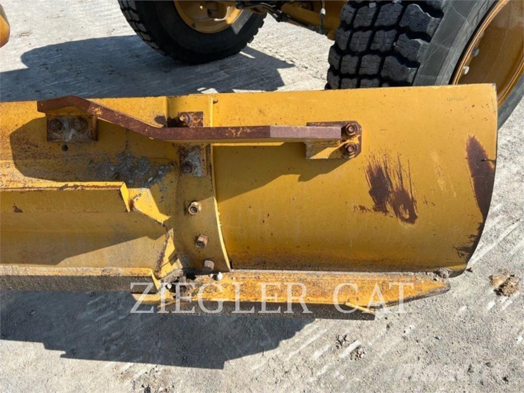 CAT 12M2 Tiehöylät