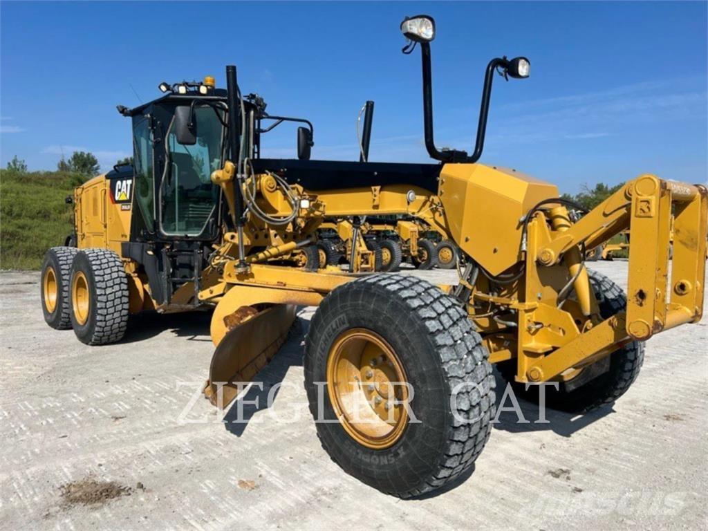 CAT 12M2 Tiehöylät