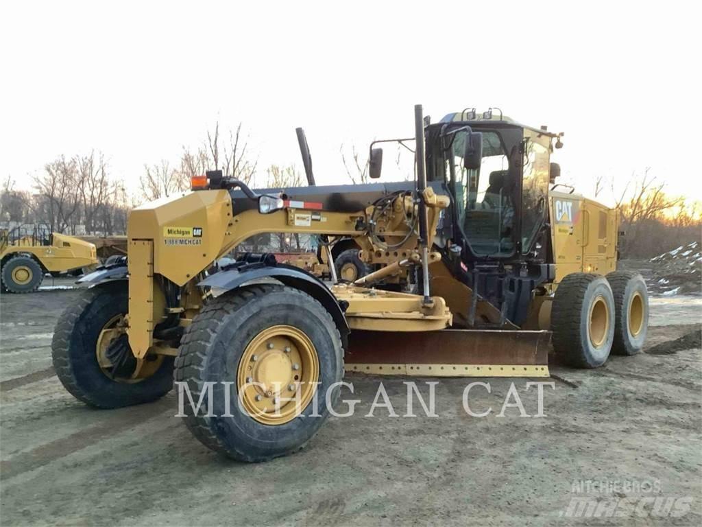 CAT 12M2 AWD Tiehöylät