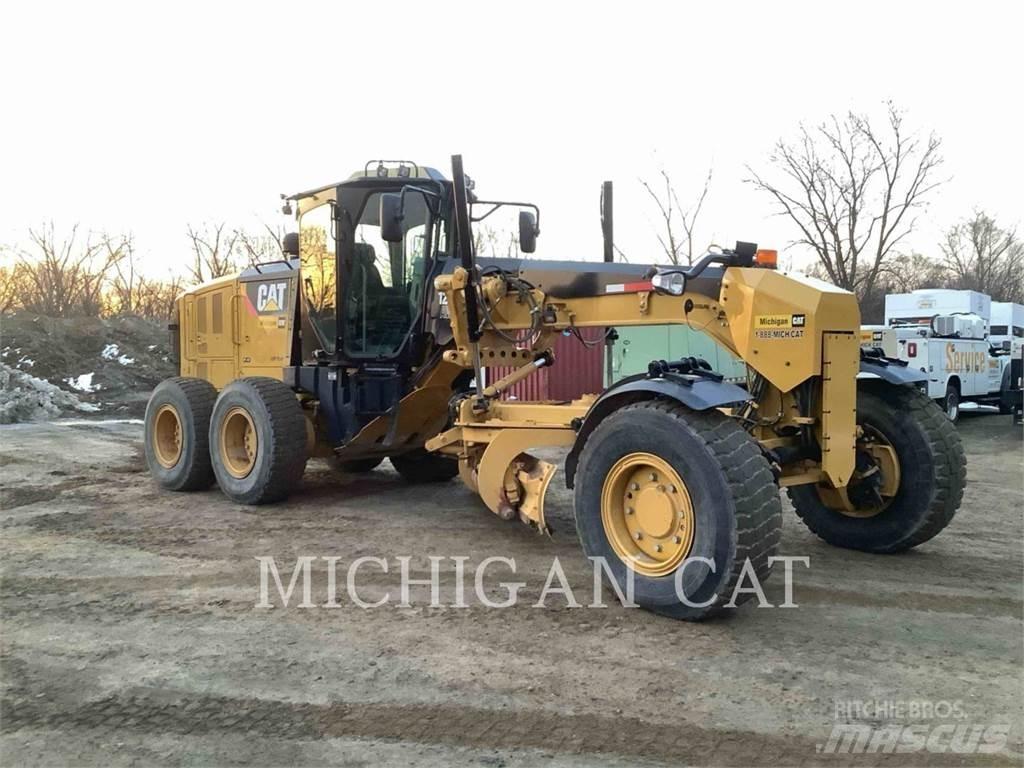 CAT 12M2 AWD Tiehöylät