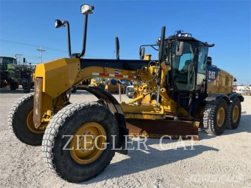 CAT 12M2AWD Tiehöylät