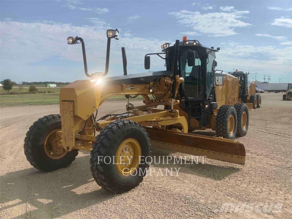 CAT 12M3 Tiehöylät