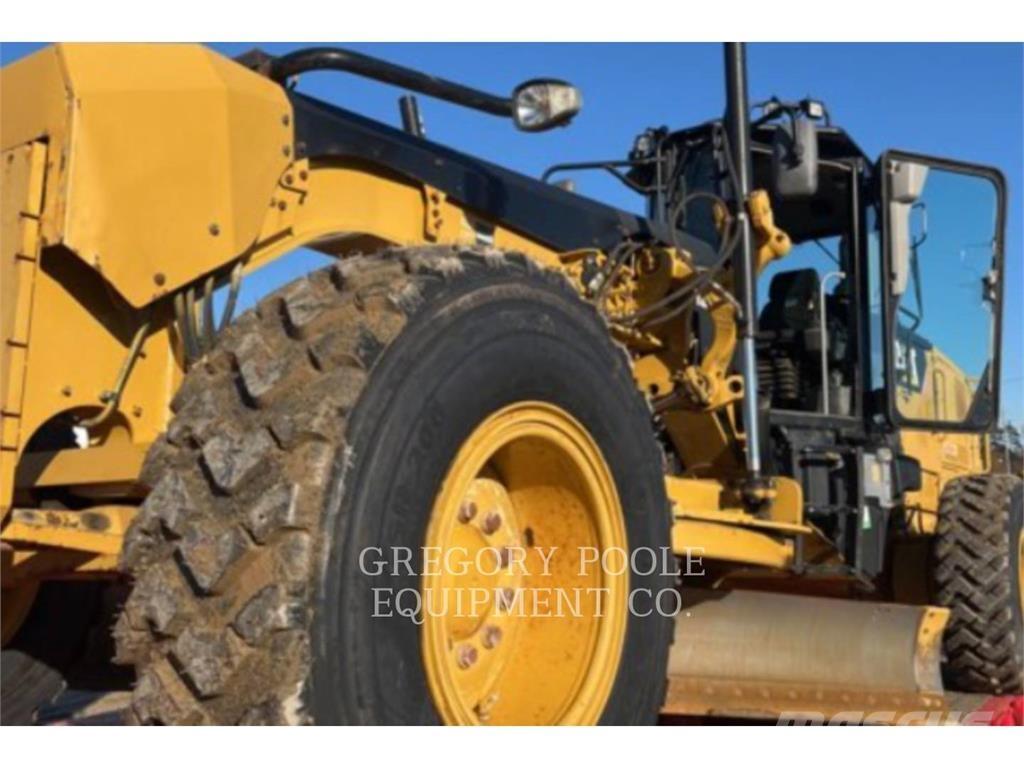 CAT 12M3 Tiehöylät