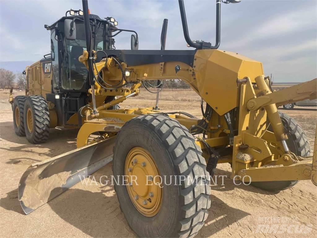 CAT 12M3 AWD Tiehöylät