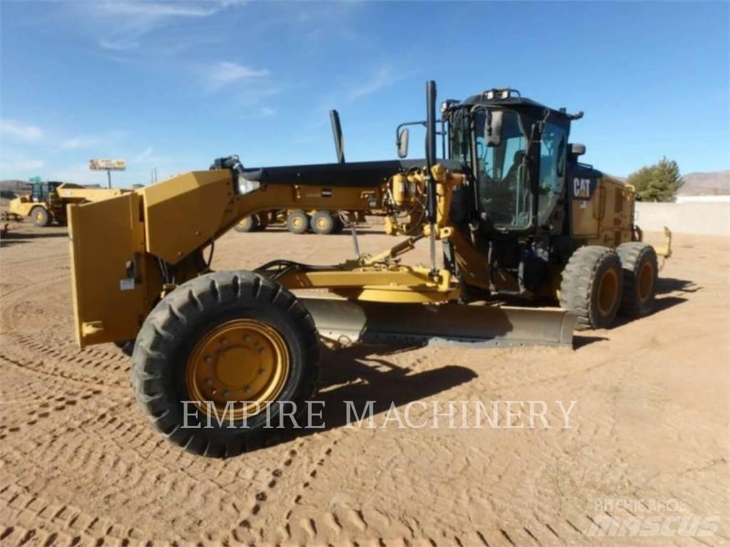 CAT 12M3 AWD Tiehöylät
