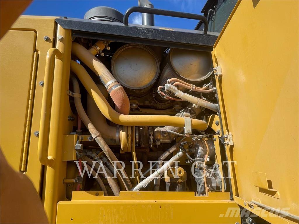 CAT 12M3 AWD Tiehöylät