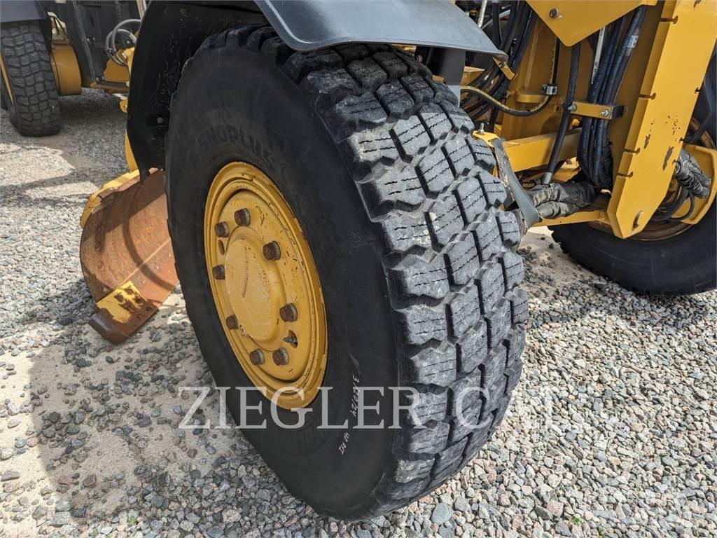 CAT 12M3AWD Tiehöylät