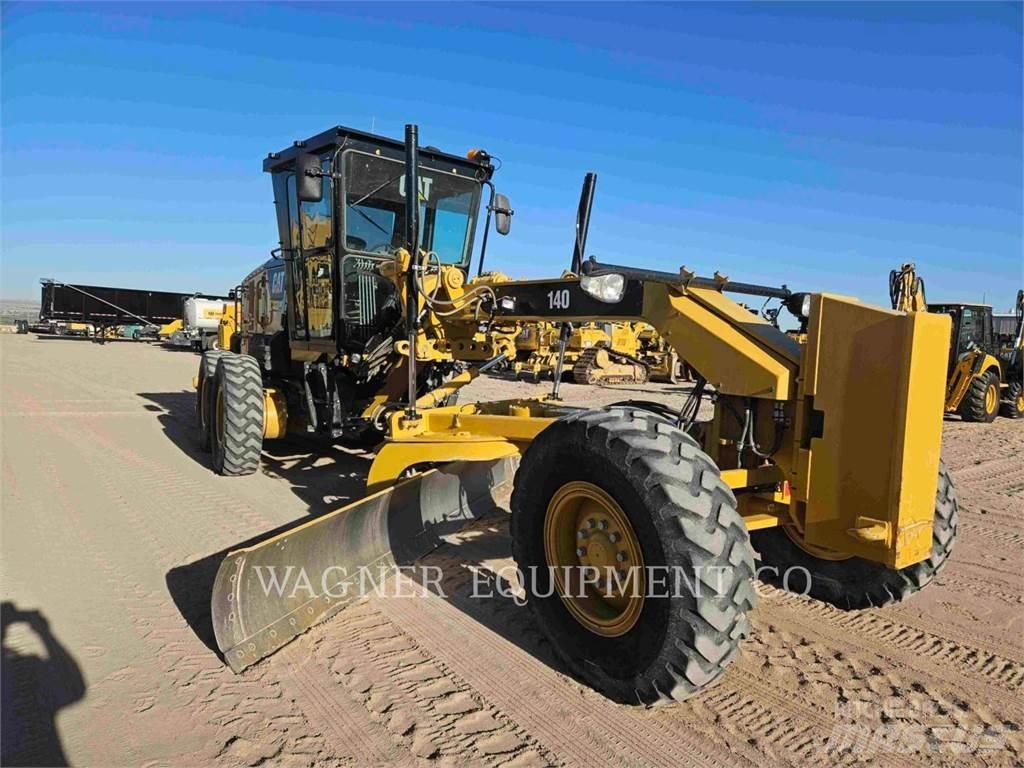 CAT 140 Tiehöylät