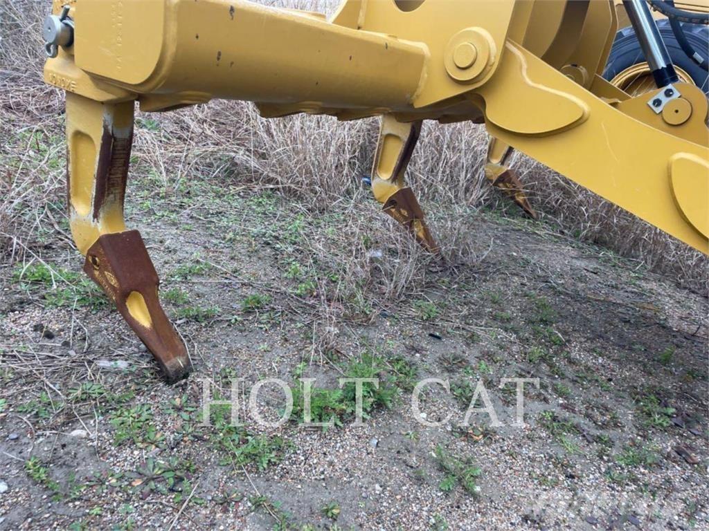 CAT 140 Tiehöylät