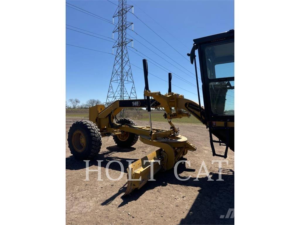 CAT 140 Tiehöylät