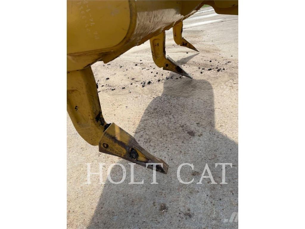 CAT 140 Tiehöylät