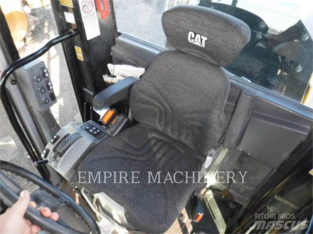 CAT 140-13 Tiehöylät