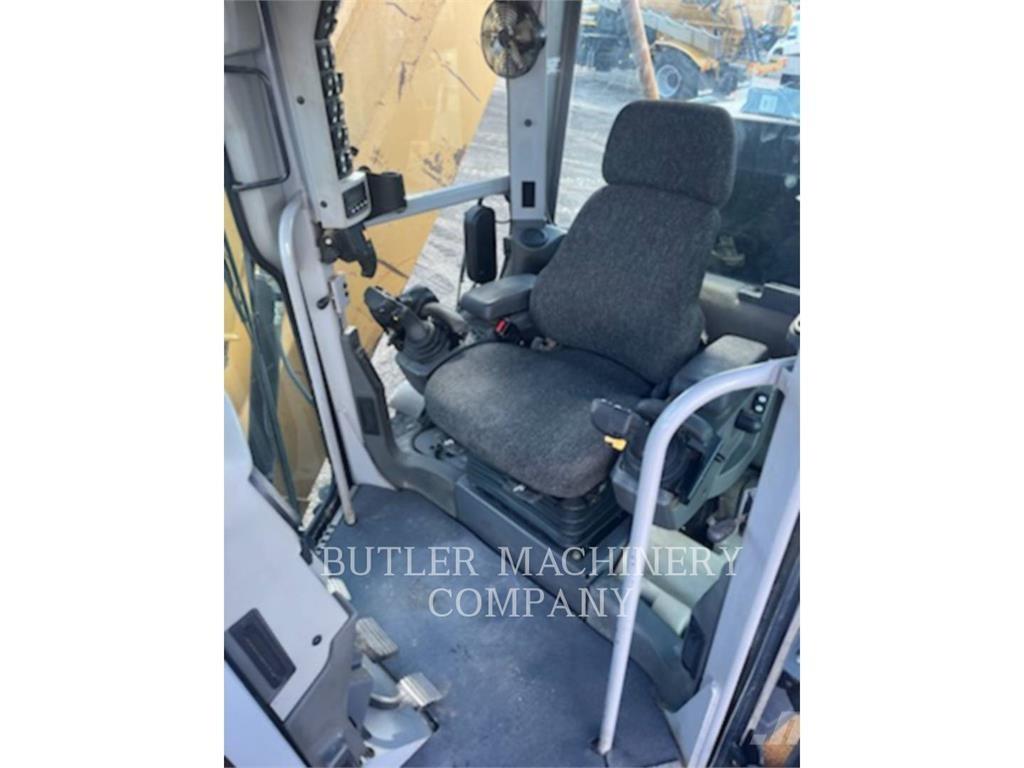 CAT 140 M2 Tiehöylät