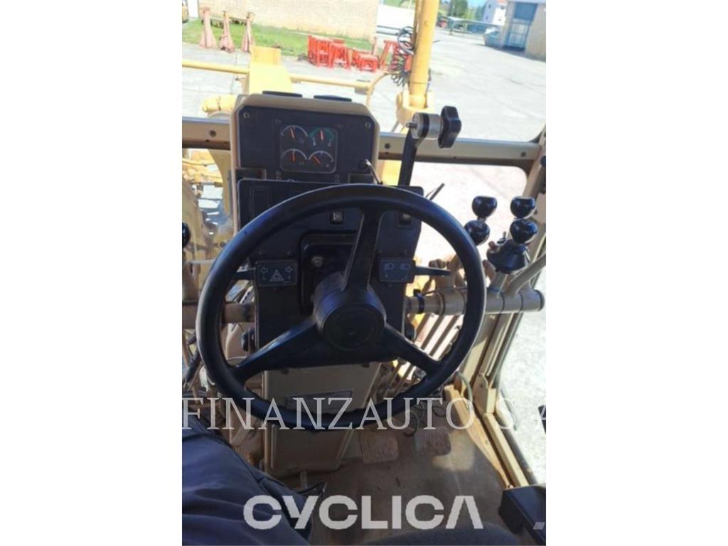 CAT 140H Tiehöylät