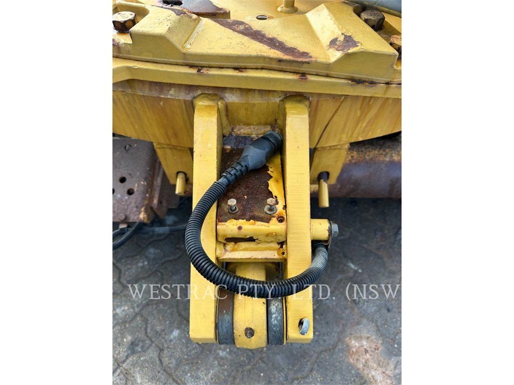 CAT 140M Tiehöylät