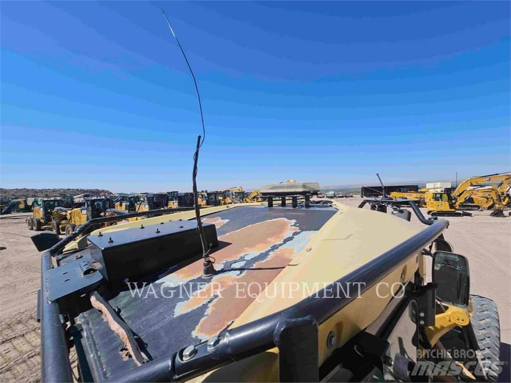 CAT 140M Tiehöylät
