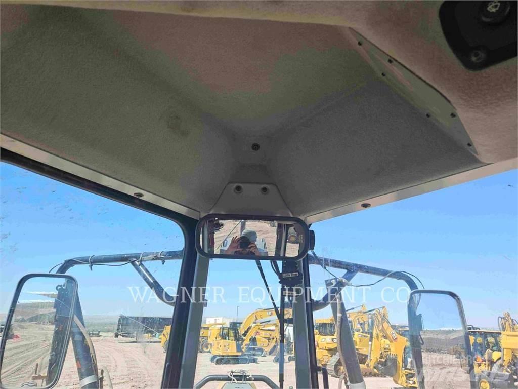 CAT 140M Tiehöylät