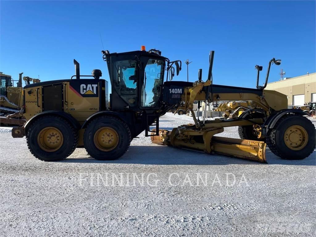 CAT 140M Tiehöylät