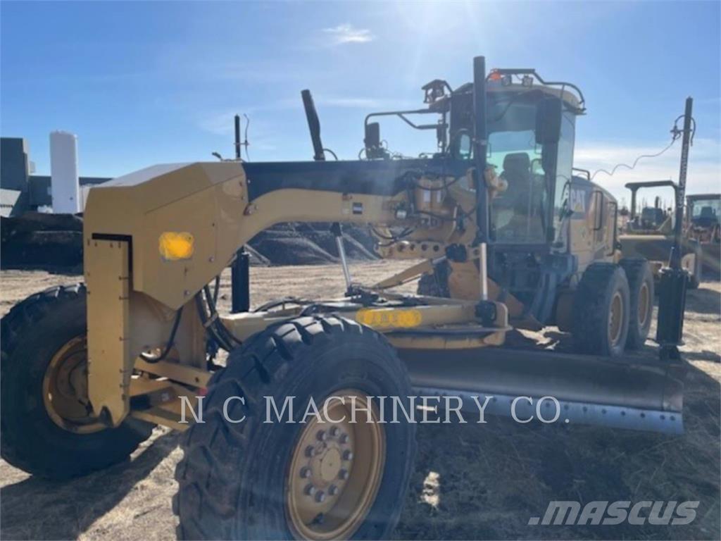 CAT 140M Tiehöylät