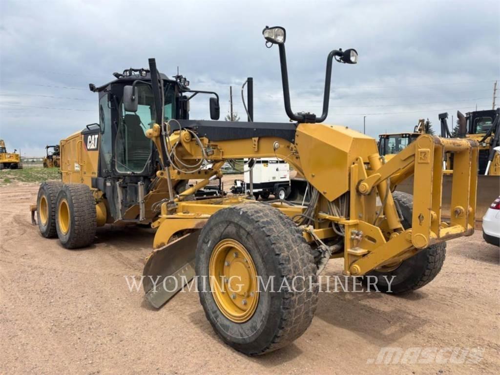 CAT 140M 2 Tiehöylät
