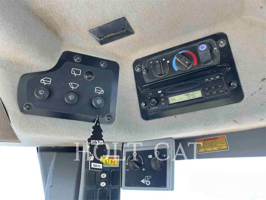 CAT 140M AWD Tiehöylät