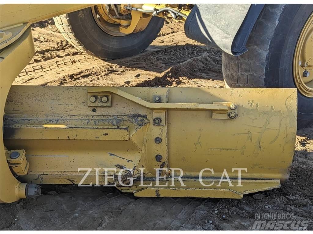 CAT 140M2AWD Tiehöylät
