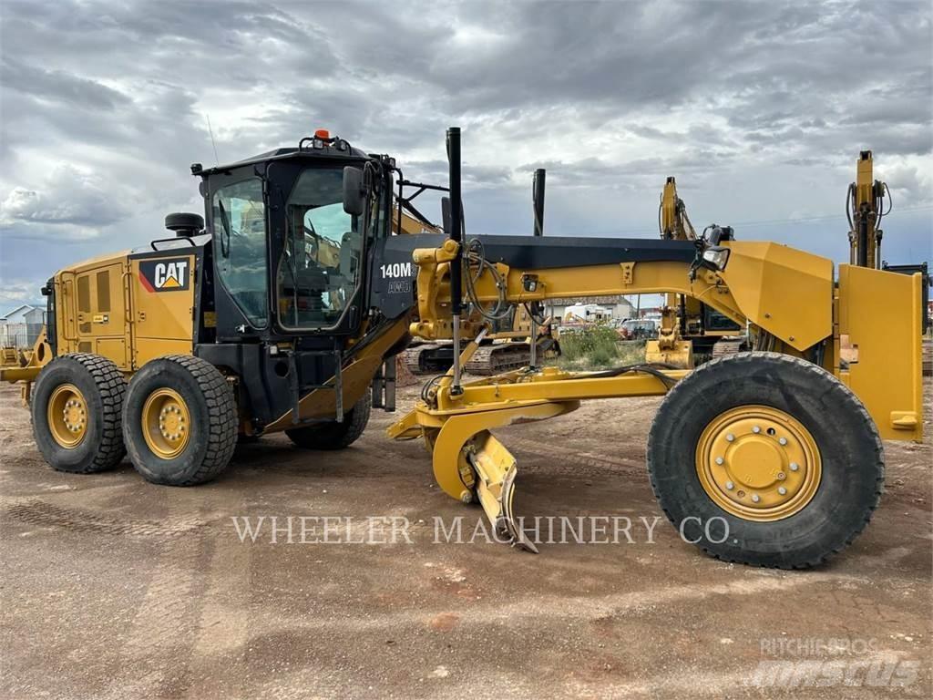 CAT 140M3 AWD Tiehöylät