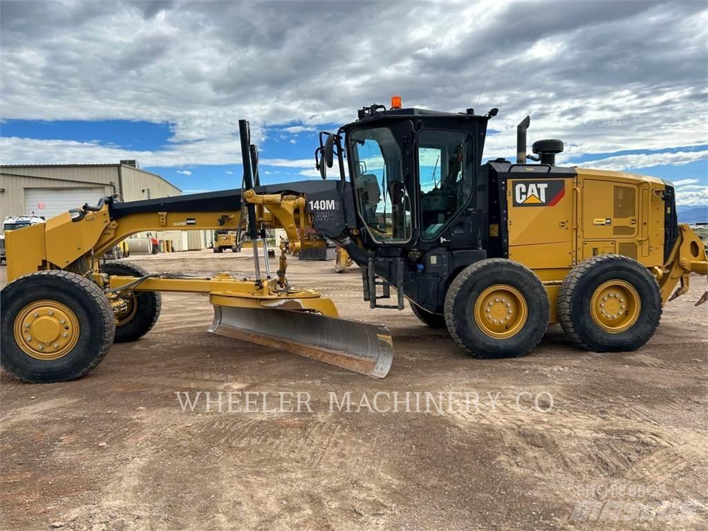 CAT 140M3 AWD Tiehöylät