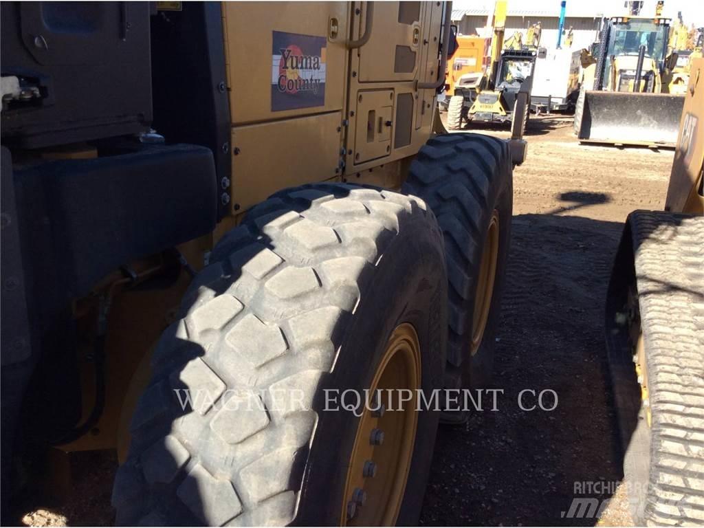 CAT 140M3 AWD Tiehöylät